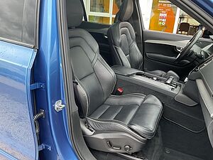 Volvo  B5 R Design AWD 7Sitzer AHK PANO ACC 360°