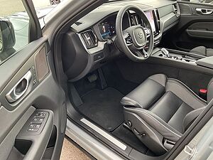 Volvo  Plus Dark 2WD Google Pano 360 H&K BLIS