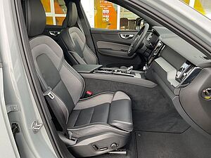 Volvo  Plus Dark 2WD Google Pano 360 H&K BLIS