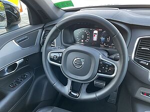 Volvo  T8 R Design Plug-In AWD 7 Sitze PANO HUD AC