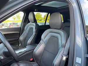 Volvo  T8 R Design Plug-In AWD 7 Sitze PANO HUD AC