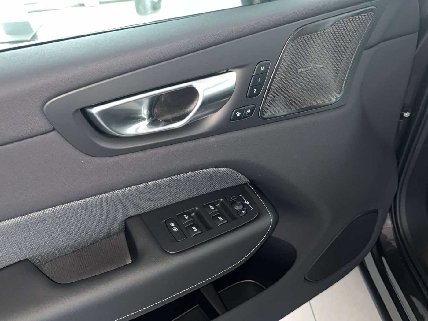 Volvo  T8 Plug-In Hybrid AWD Ultimate Dark Recharge