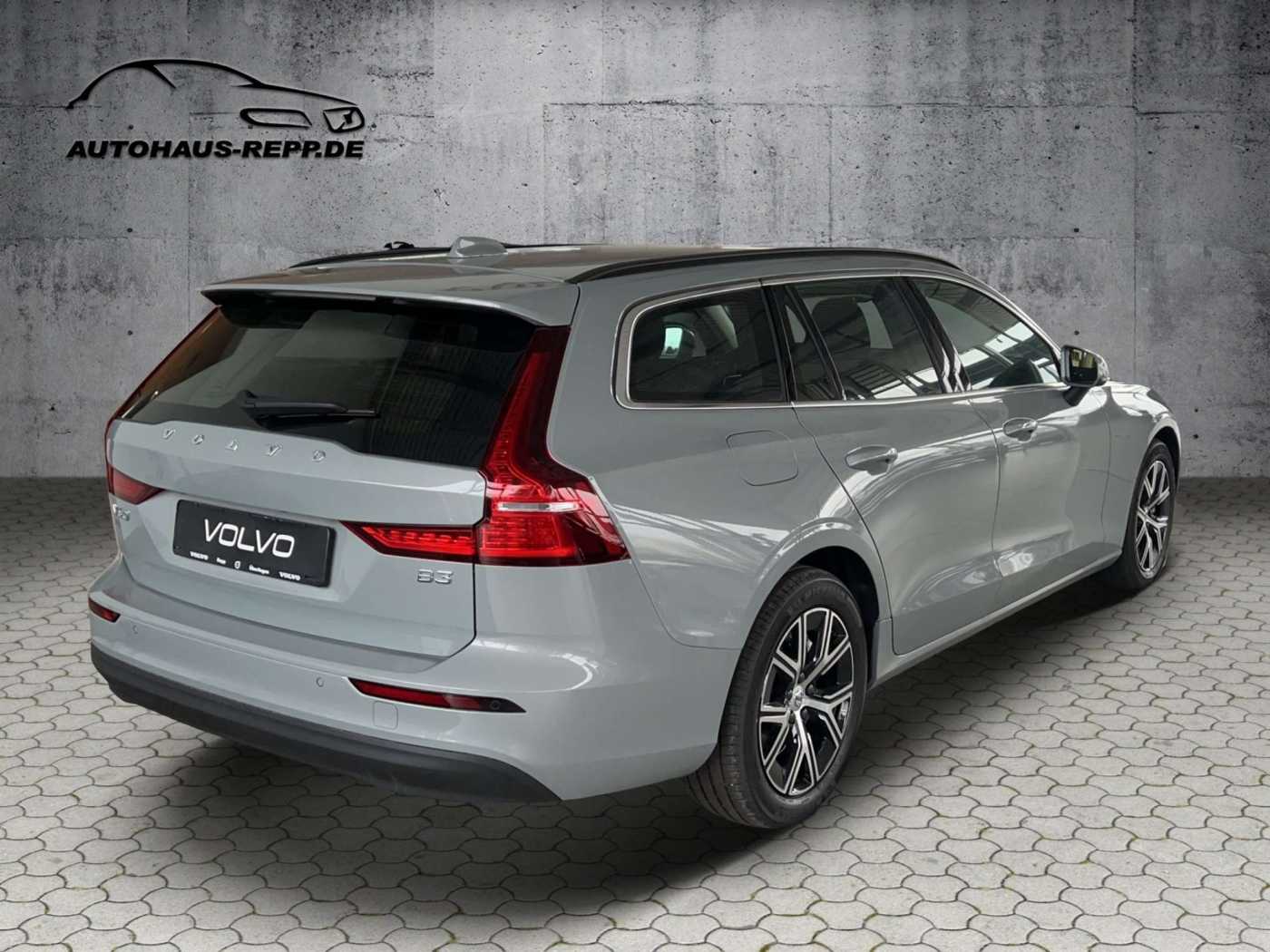 Volvo  B3 Mild Hybrid Benzin / Core
