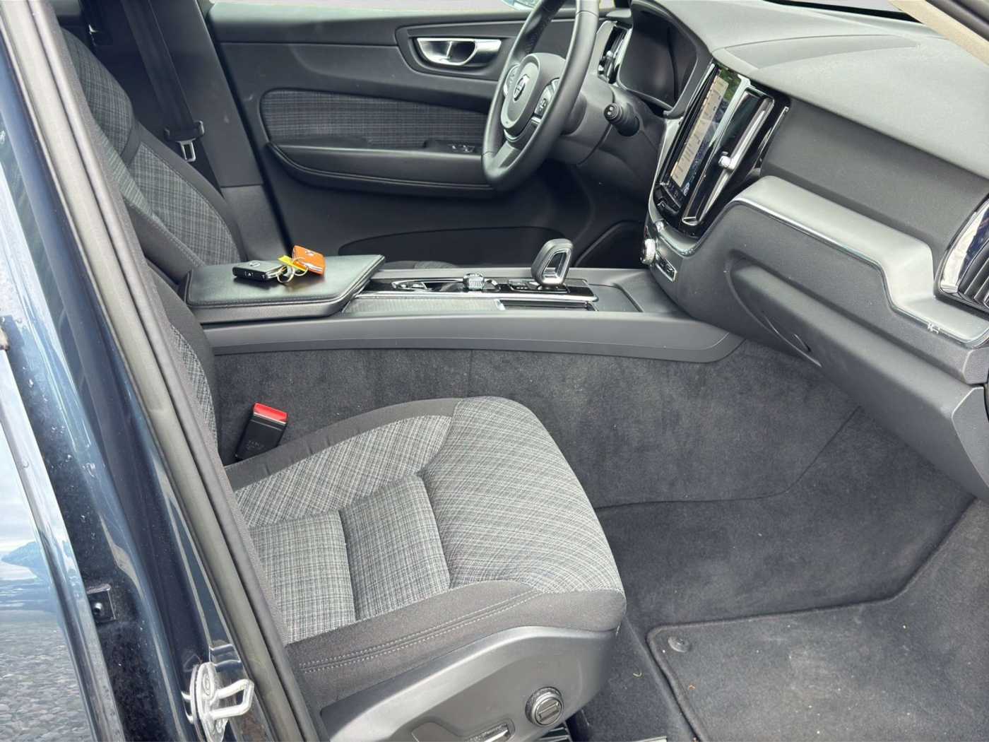 Volvo  B4 Diesel Mild-Hybrid Core 2WD