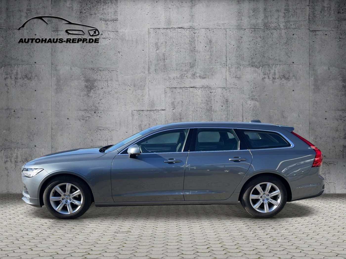 Volvo  D4 Momentum / Automatikgetriebe