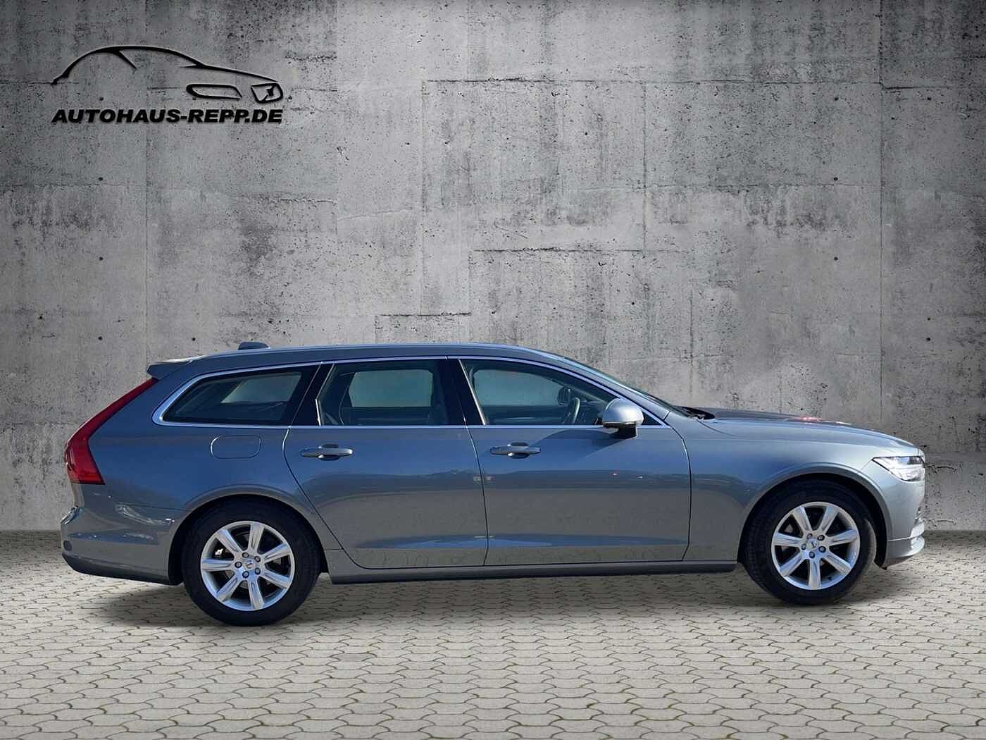 Volvo  D4 Momentum / Automatikgetriebe