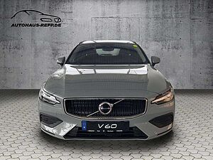 Volvo  B3 Mild Hybrid Benzin / Core