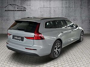 Volvo  B3 Mild Hybrid Benzin / Core