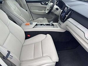 Volvo  B5 AWD Benzin Inscription  / Licht-Paket