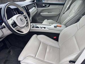 Volvo  B5 AWD Benzin Inscription  / Licht-Paket