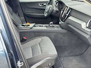 Volvo  B4 Diesel Mild-Hybrid Core 2WD