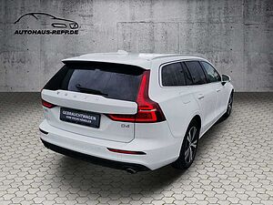 Volvo  D4 Momentum Pro