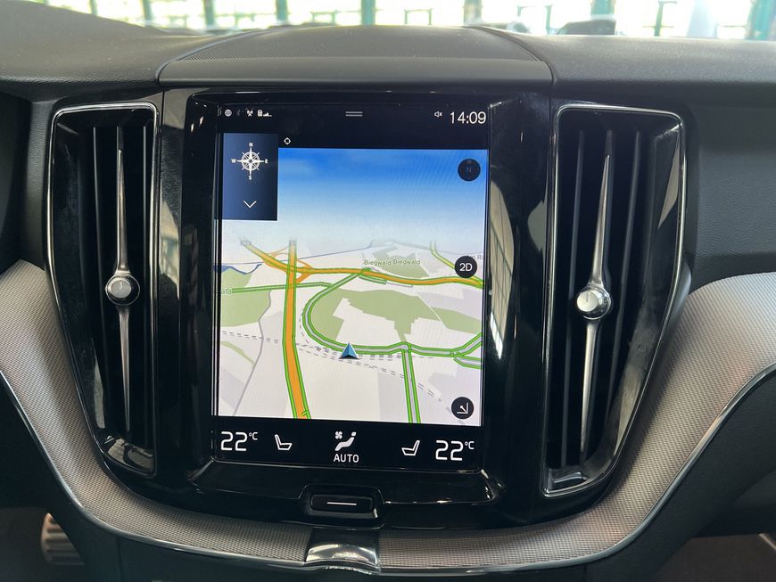 Volvo  D4 R-Design Aut PilotAssist BLIS Navi Voll-LED Kamera