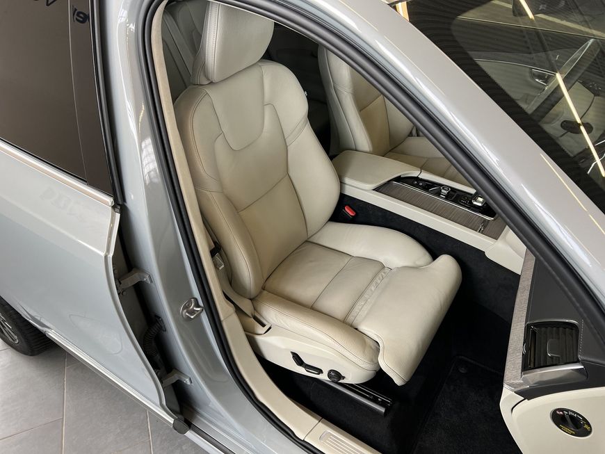 Volvo  Ultimate Bright