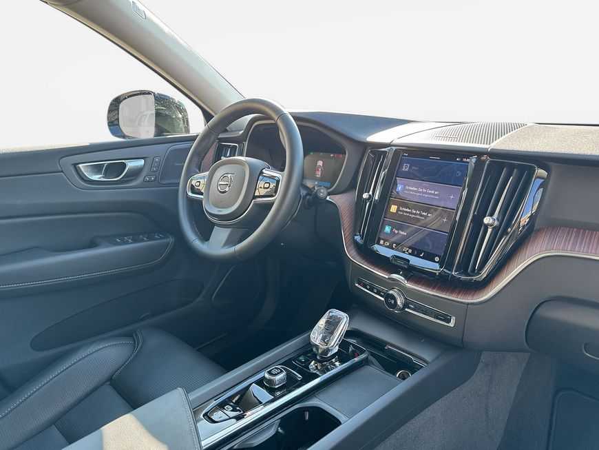 Volvo  Plus Dark