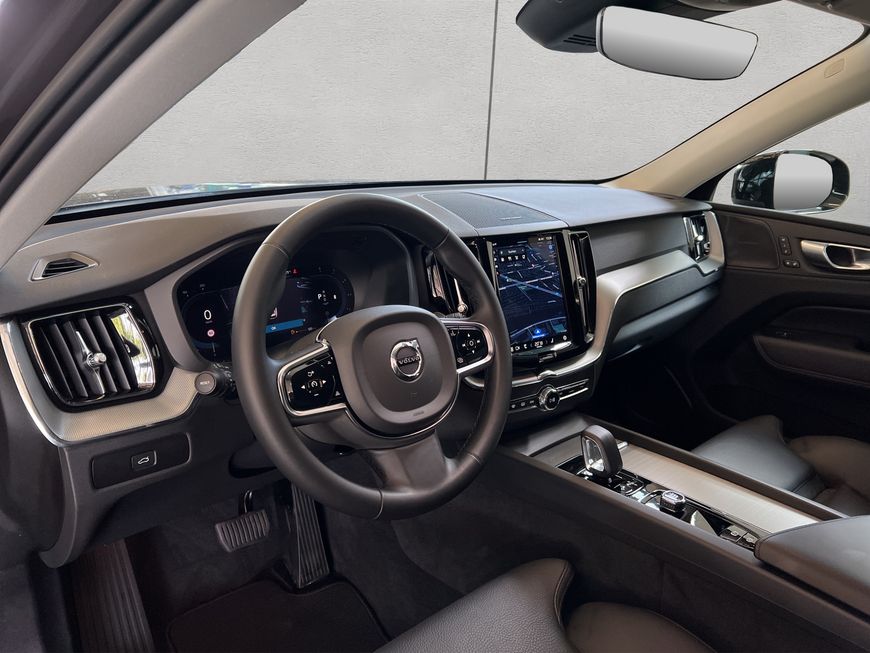 Volvo  Plus Dark