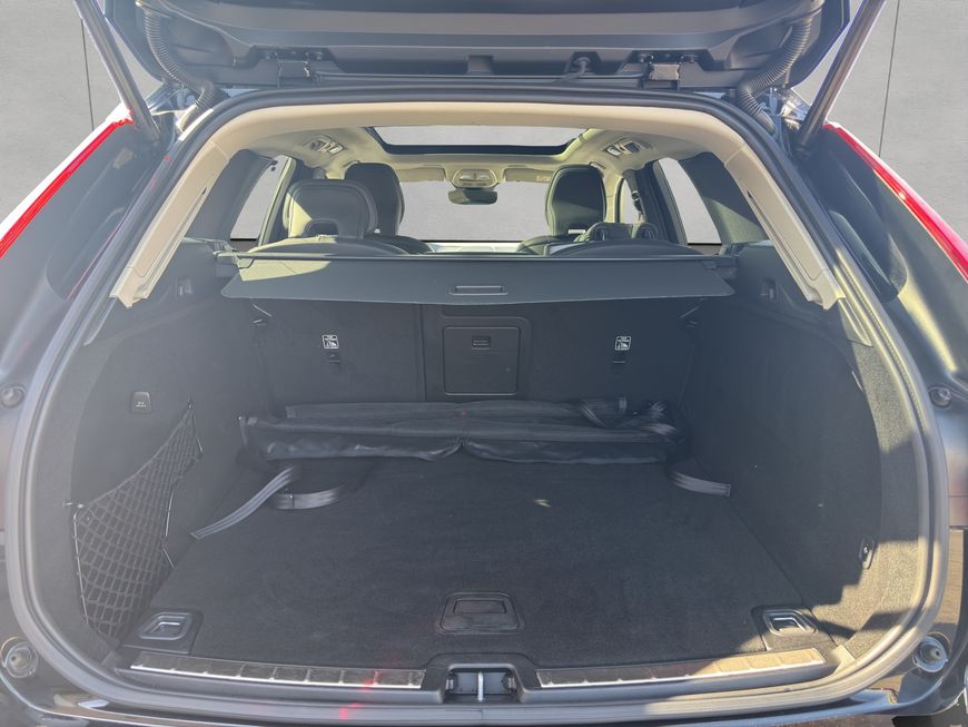 Volvo  Plus Dark