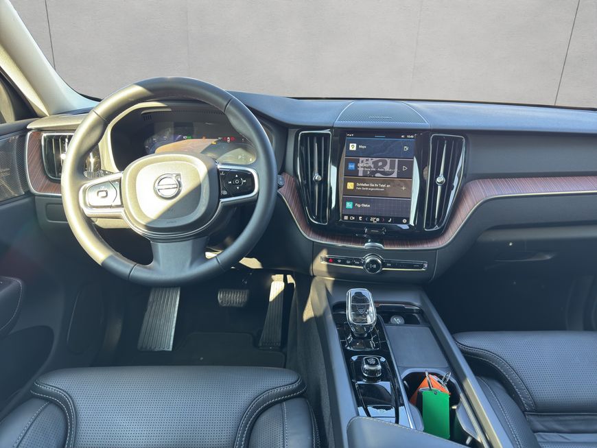 Volvo  Plus Dark