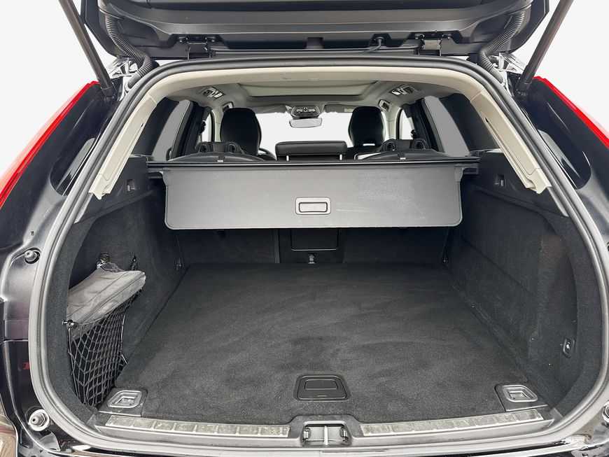 Volvo  Plus Dark