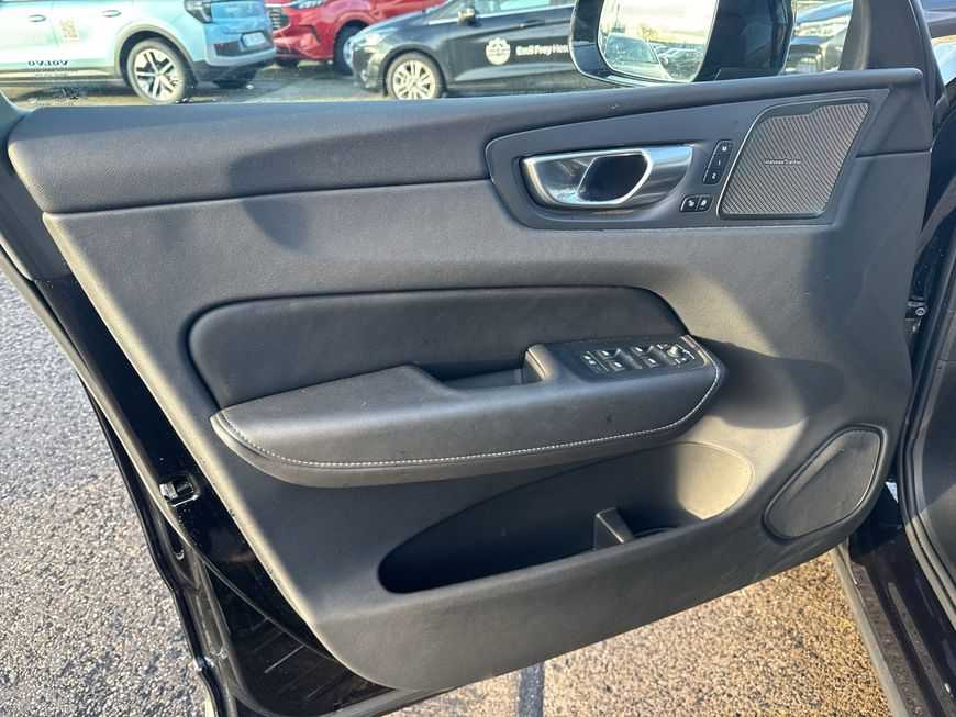 Volvo  Plus Dark