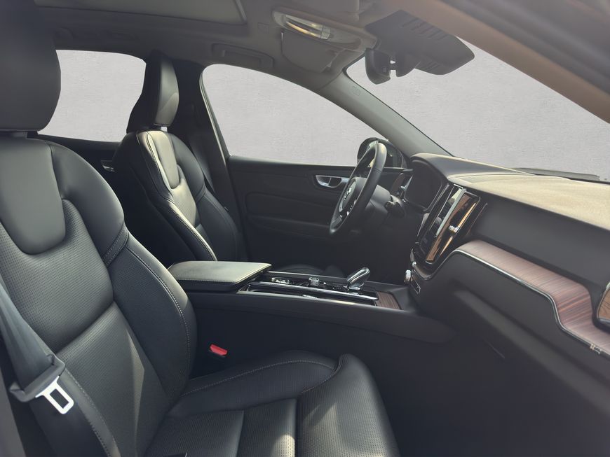Volvo  Plus Dark