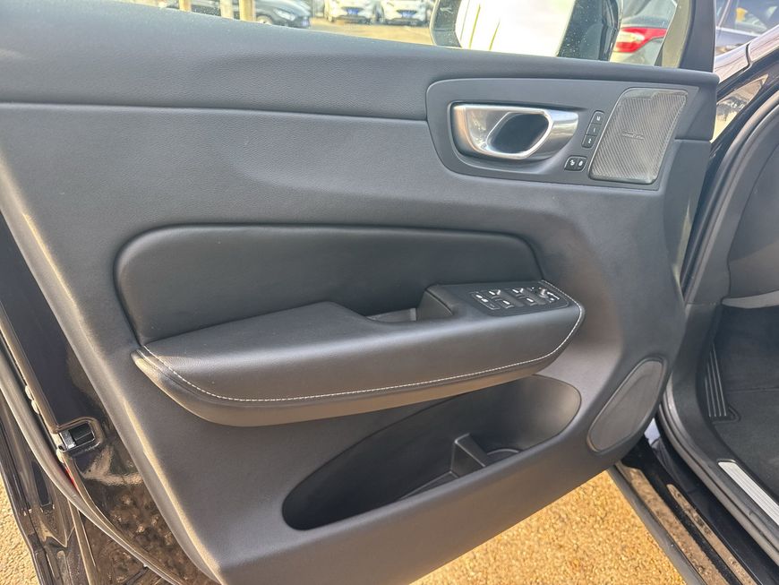 Volvo  Plus Dark
