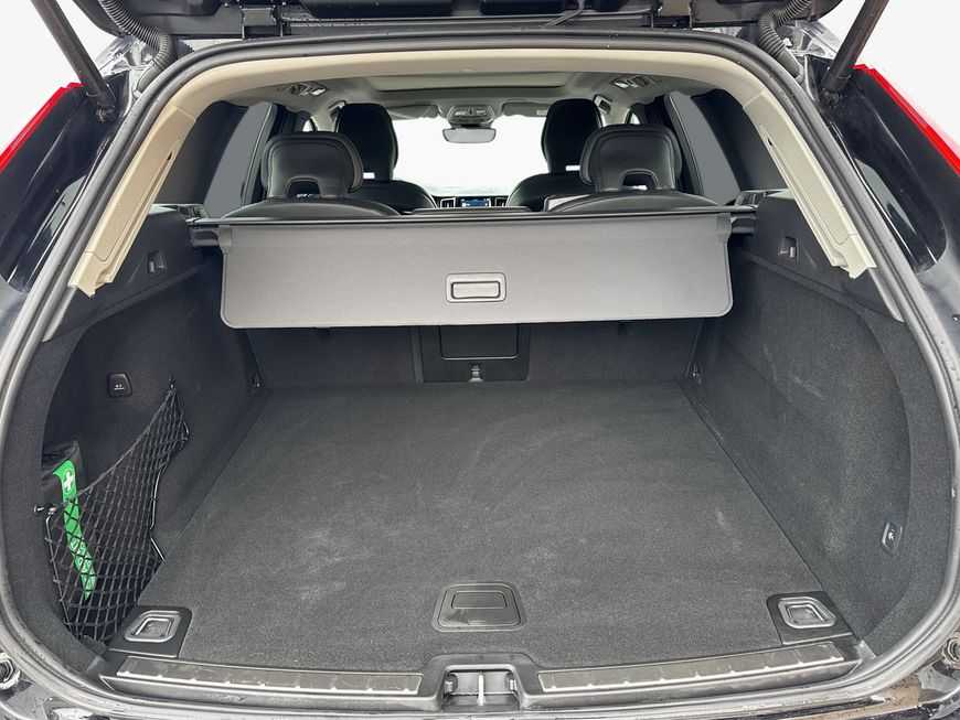 Volvo  Plus Dark