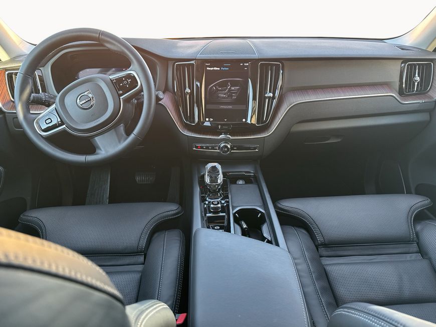 Volvo  Plus Dark