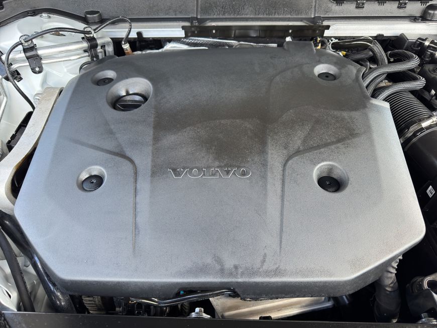 Volvo  Plus Dark