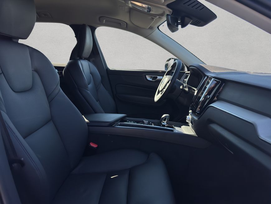 Volvo  Plus Dark
