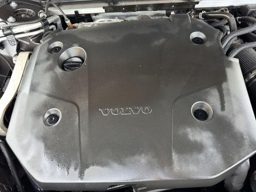 Volvo  Plus Dark