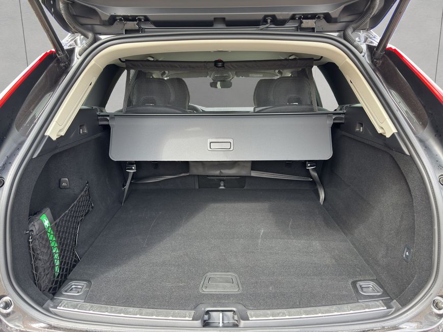 Volvo  Plus Dark