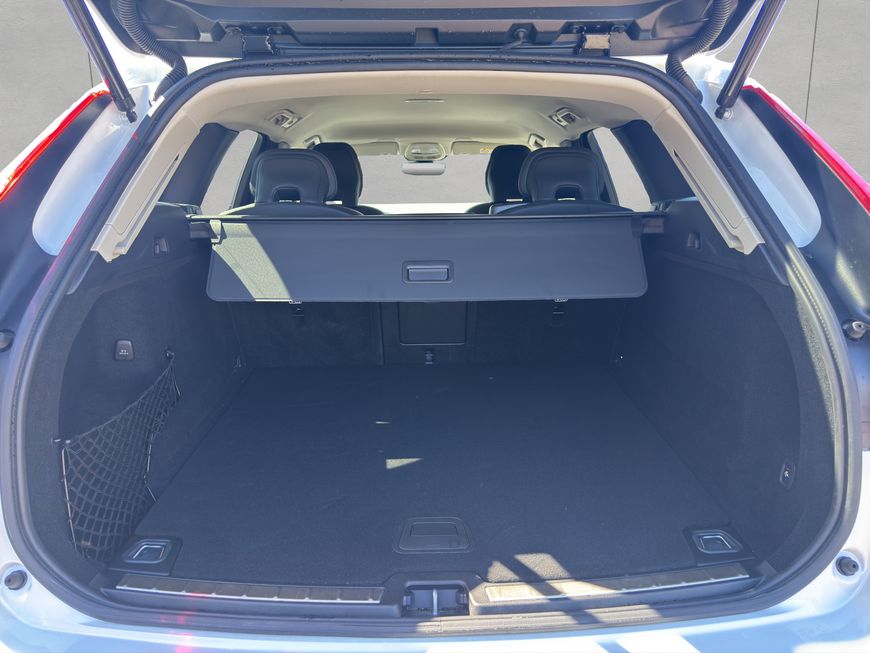 Volvo  Plus Dark