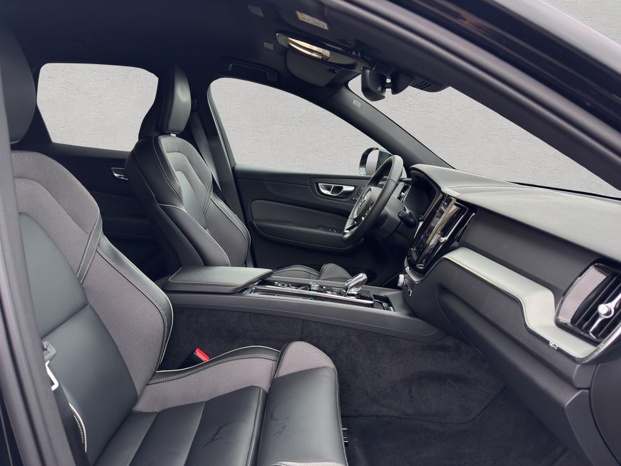 Volvo  Plus Dark