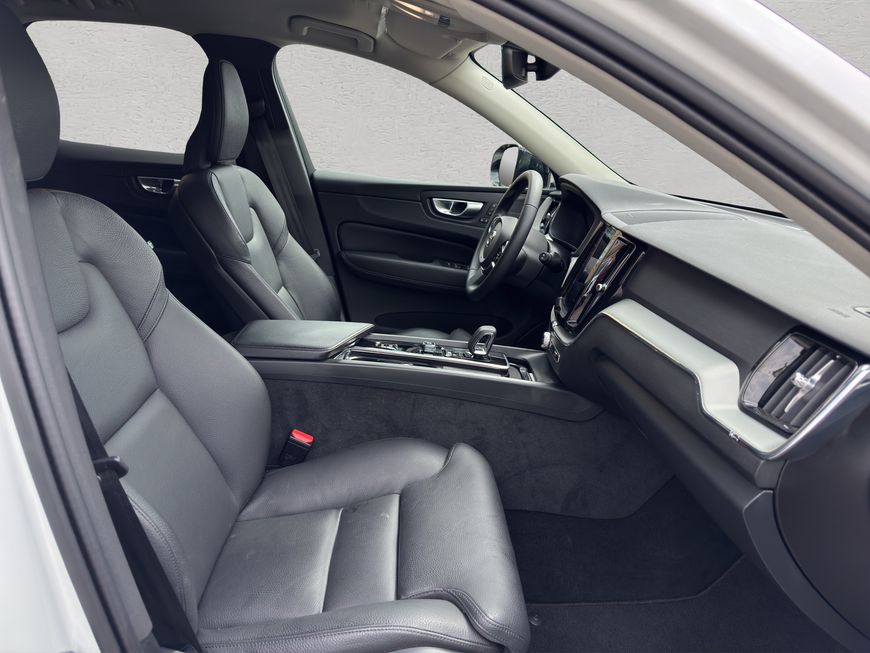 Volvo  Plus Dark