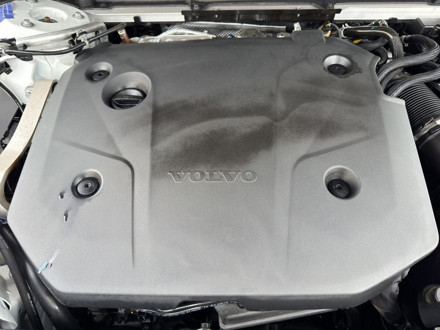 Volvo  Plus Dark