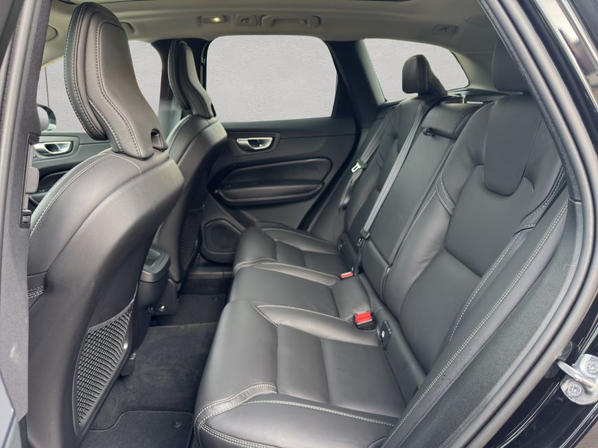 Volvo  Plus Dark