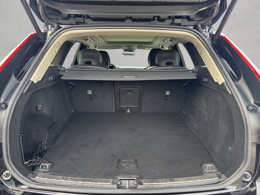 Volvo  Plus Dark