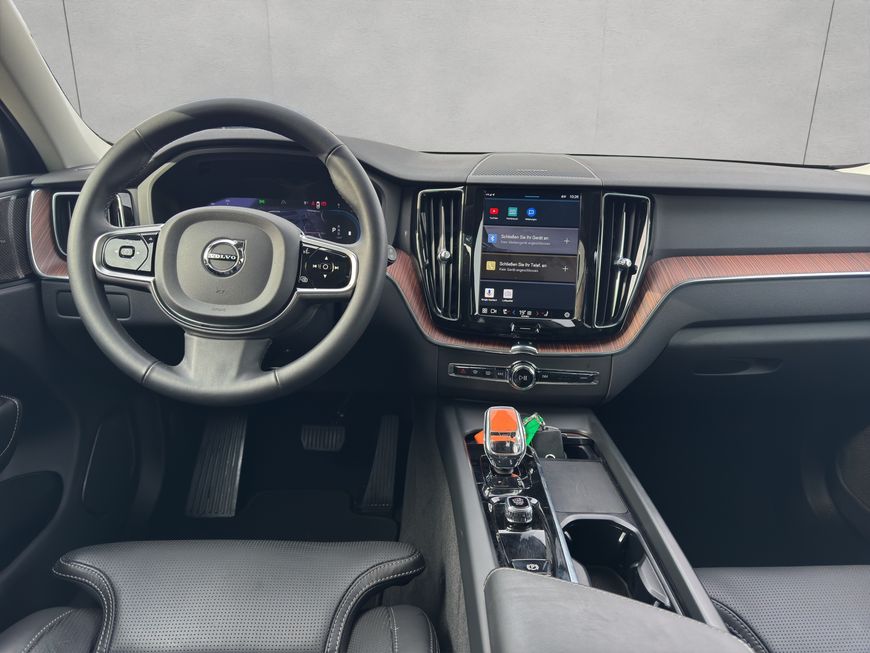 Volvo  Plus Dark