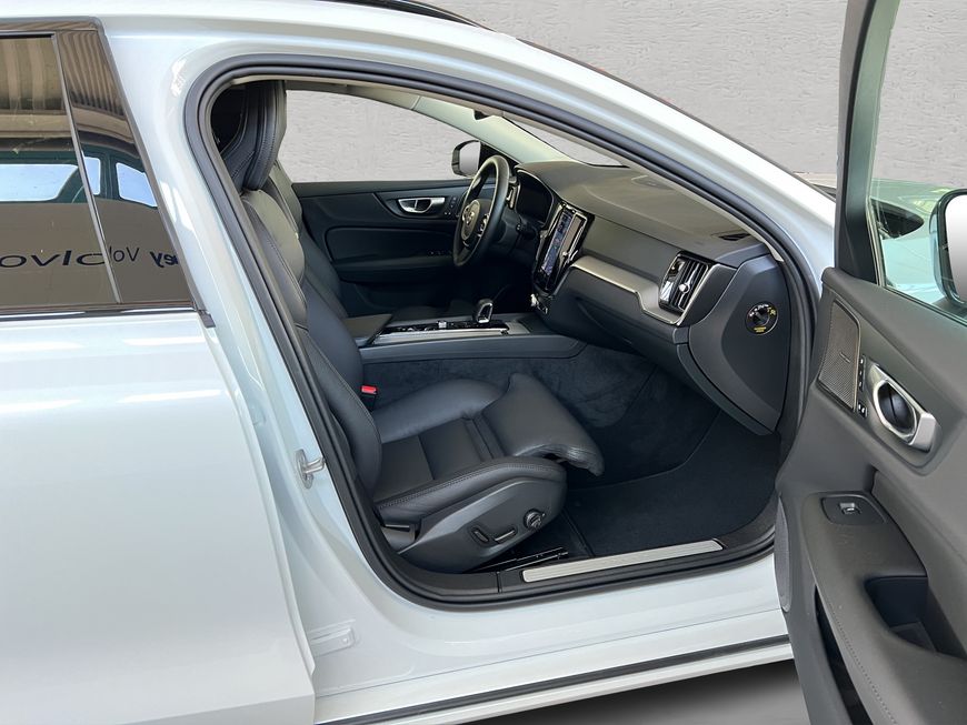 Volvo  Plus Dark