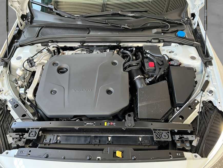 Volvo  Plus Dark