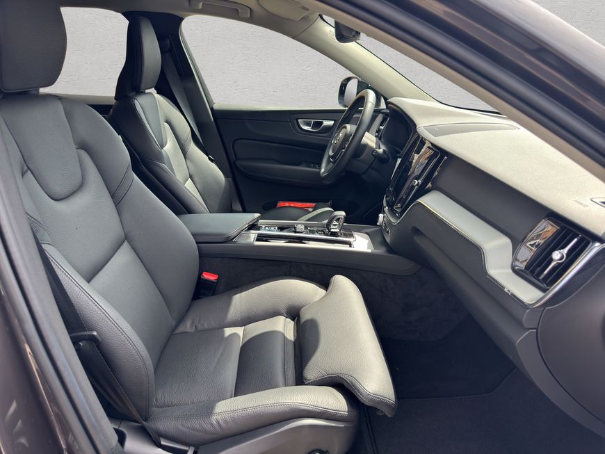 Volvo  Plus Dark