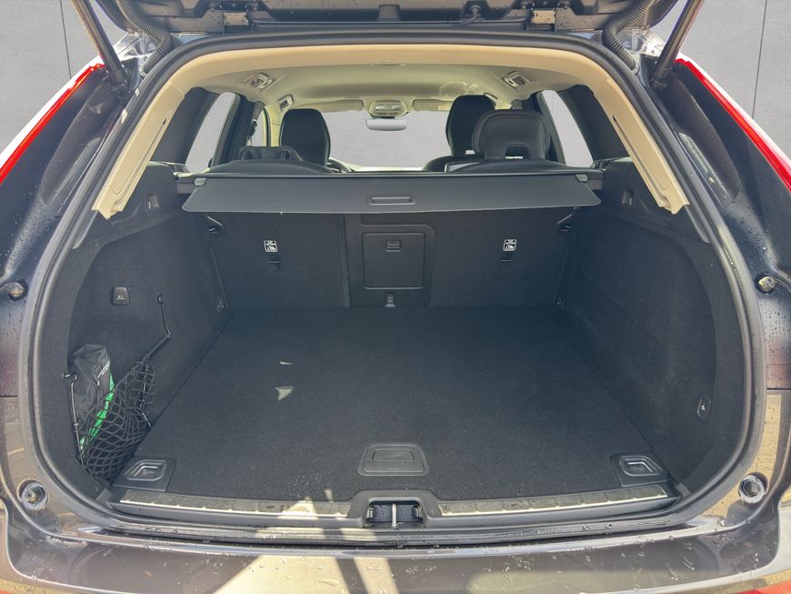 Volvo  Plus Dark