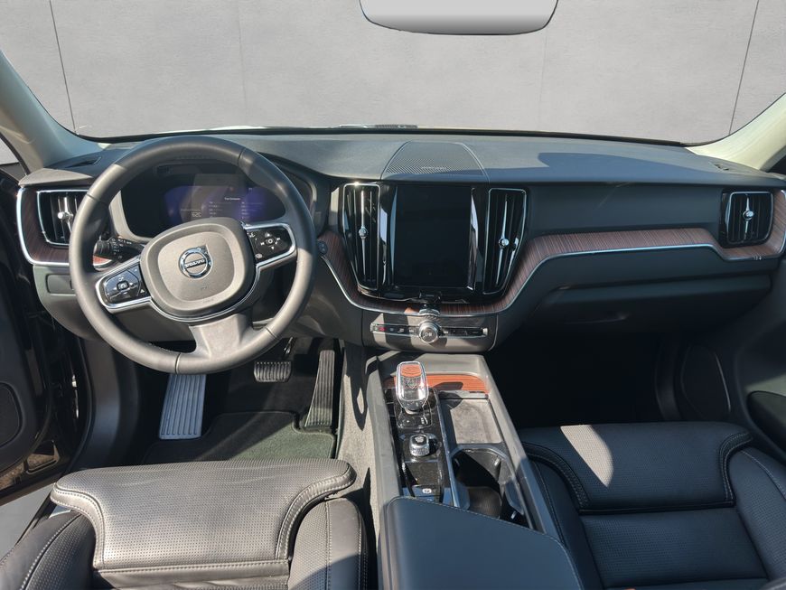 Volvo  Plus Dark