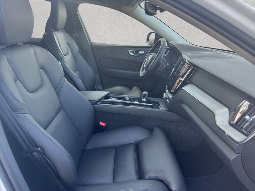 Volvo  Plus Dark