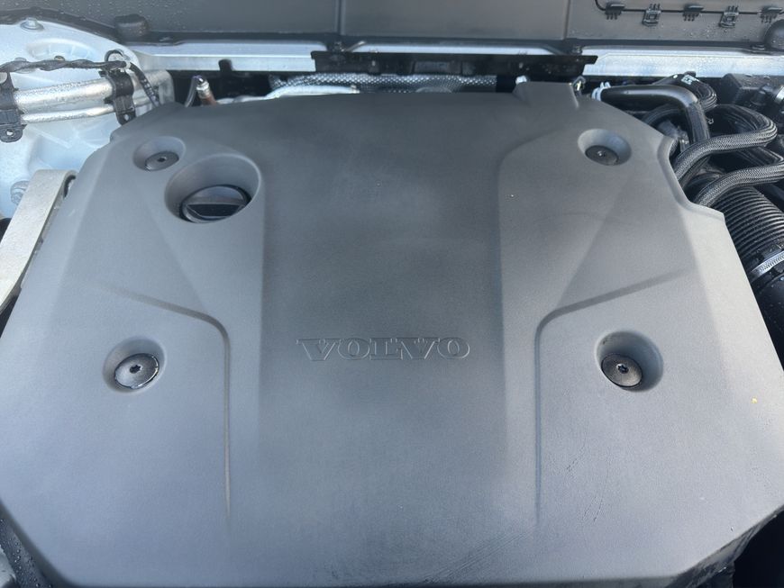 Volvo  Plus Dark