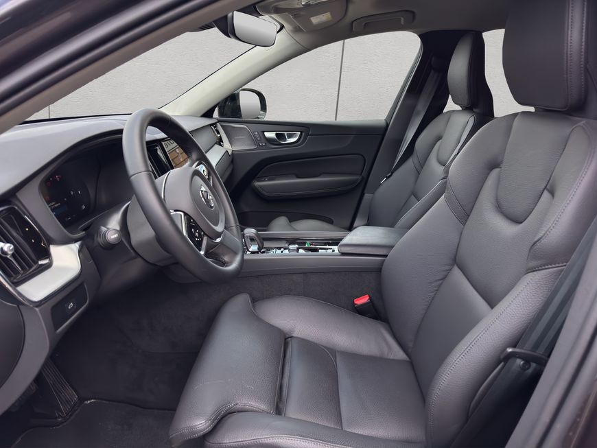 Volvo  Plus Dark