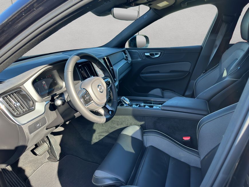 Volvo  Plus Dark