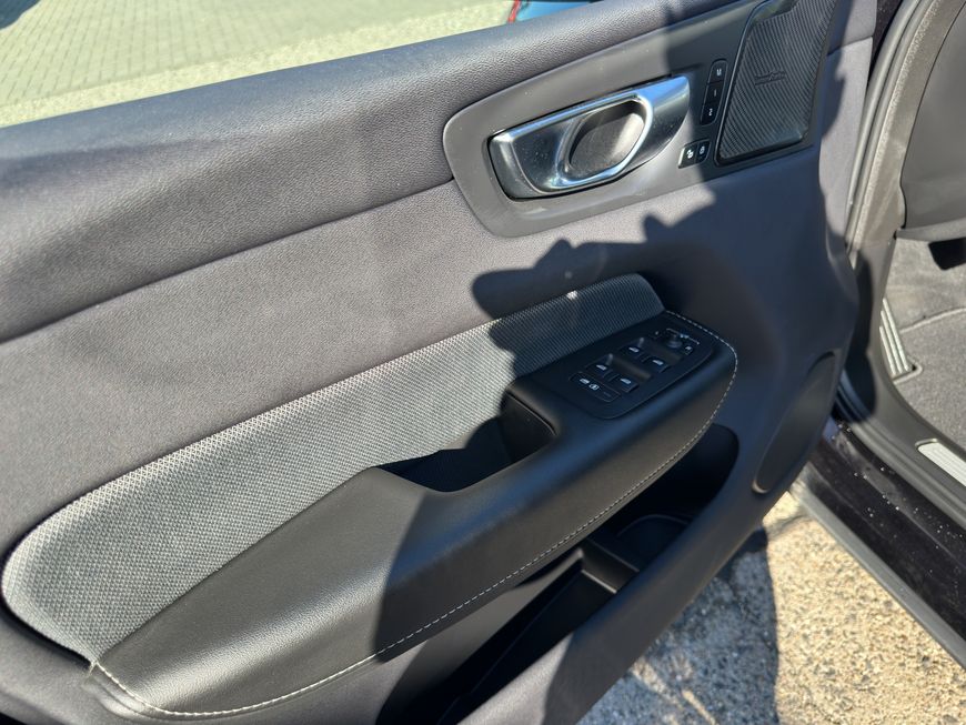 Volvo  Plus Dark
