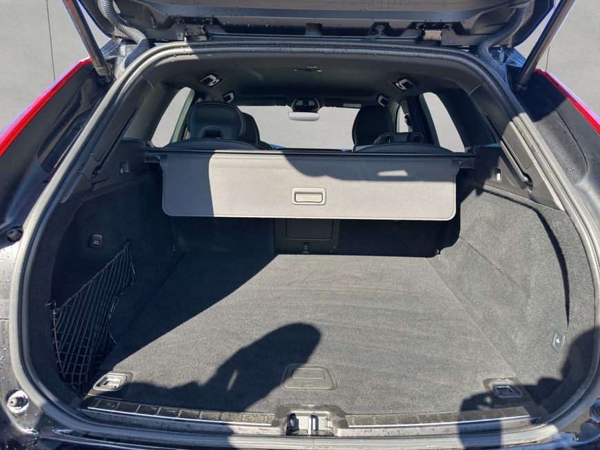 Volvo  Plus Dark